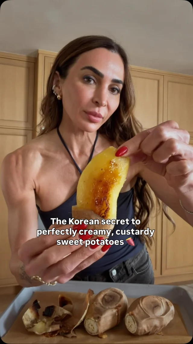 @kalejunkie Trying the viral Korean hack for cooking a jammy, custardy sweet potato 🍠! As someone who eats a ton of sweet potatoes, it was only fitting I gave this method a go and let me tell you—this is the best method I’ve used yet, and zero oil needed! **Typically I’ve seen this method demonstrated using Japanese sweet potatoes, but since I couldn’t find the exact variety, I can confirm it works for others too!

Make sure to FOLLOW me @kalejunkie for more easy recipes and cooking tips!

Method: Preheat oven to 375F. Cut ends off your sweet potatoes and place them on a baking tray. Bake for 30 minutes. Remove from oven and place in an ice bath for 2 minutes. Increase heat to 425F. Place the potatoes back onto the baking tray and bake for 30 more minutes. Remove from the oven, let rest for 10 minutes before peeling off the skin. Enjoy!

#sweetpotato #sweetpotatohacks #cookinghacks #easyrecipes #koreansweetpotato