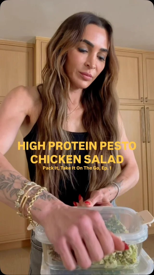 @kalejunkie HIGH PROTEIN PESTO CHICKEN SALAD for Ep. 1 of my new series, “Pack It,” where I’m sharing easy, protein-forward lunches you can meal prep, pack up, and take anywhere. This one is SO good and perfect for busy weeks. I packed it with my @ellasflats low carb seed crackers, which I am obsessed with, but use whatever crackers you like!⁣
⁣
Comment LINK and I’ll send you links to the crackers and more!⁣
⁣
Makes 4 to 6 servings⁣
1 1/2 cups non fat greek yogurt⁣
1 6.5 oz container pesto of choice (I used Gotham Greens) or 3/4 cup⁣
1 lemon, juiced⁣
1/2 teaspoon kosher salt⁣
1 rotisserie chicken, shredded, and chopped into small pieces or two large cooked chicken breasts, chopped⁣
2 celery stalks, chopped⁣
1/2 red onion, finely diced⁣
1/2 cup sun-dried tomatoes (not packed in oil), chopped⁣
1 14 oz can artichoke hearts, in water, chopped⁣
⁣
First, make the dressing. In a medium bowl, whisk together the yogurt, pesto, lemon juice, and salt. Taste and adjust salt as needed. Set that aside. In another bowl, add the chopped chicken, celery, sun-dried tomatoes, and artichoke hearts. Pour dressing on top, and toss to coat very well. Serve with crackers or eat it straight from the bowl. This will keep well in the refrigerator for up to five days. #mealprep #mealprepseries #highproteinlunch #lunchideas