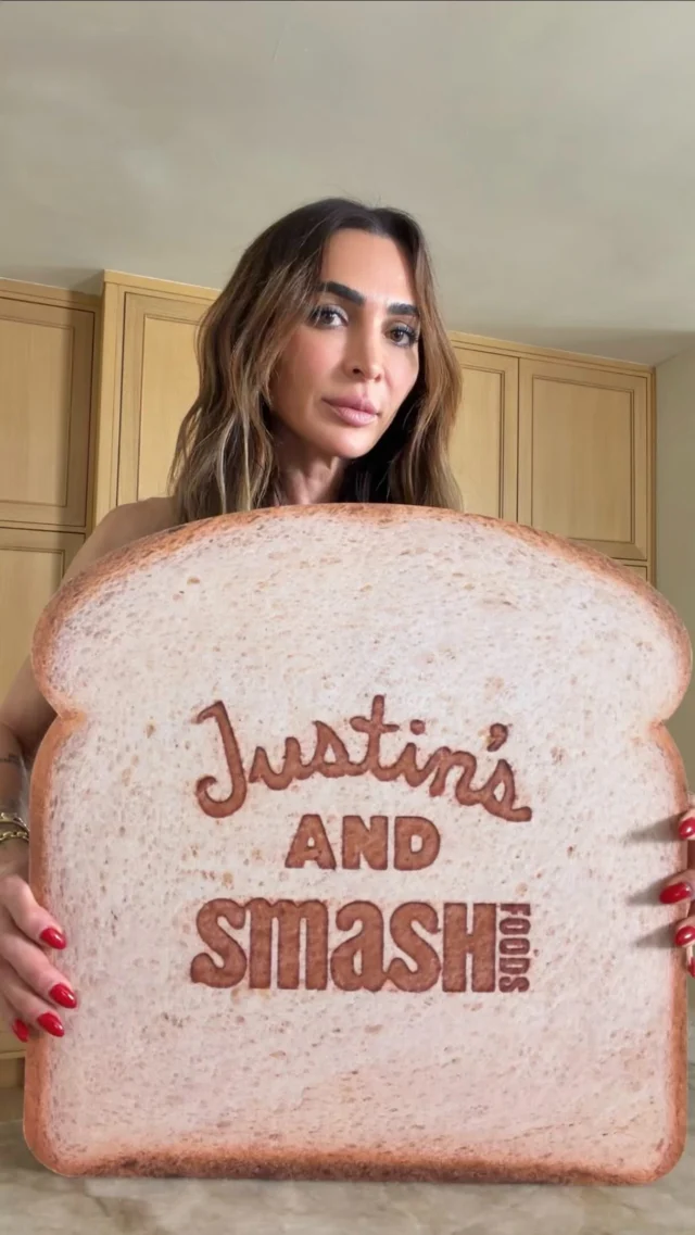 “NO CRUMBS BACK” GIVEAWAY 🎉!! I’ve teamed up with @justins x @smashfoods x @chomps x @planetbox so you can win ONE YEAR of product from these brands to pack healthier lunches for your kids! 

All you have to do is show us your favorite lunchbox creation using Justin’s, Smash Foods and Chomps, and you will be entered to win! It’s that simple!

To enter, post your lunchbox ideas and tag @justins x @smashfoods x @chomps x @planetbox and me @kalejunkie by Monday, August 31 and I will select one winner!

This is in no way sponsored or affiliated with Instagram. U.S. only. GOOD LUCK! xx