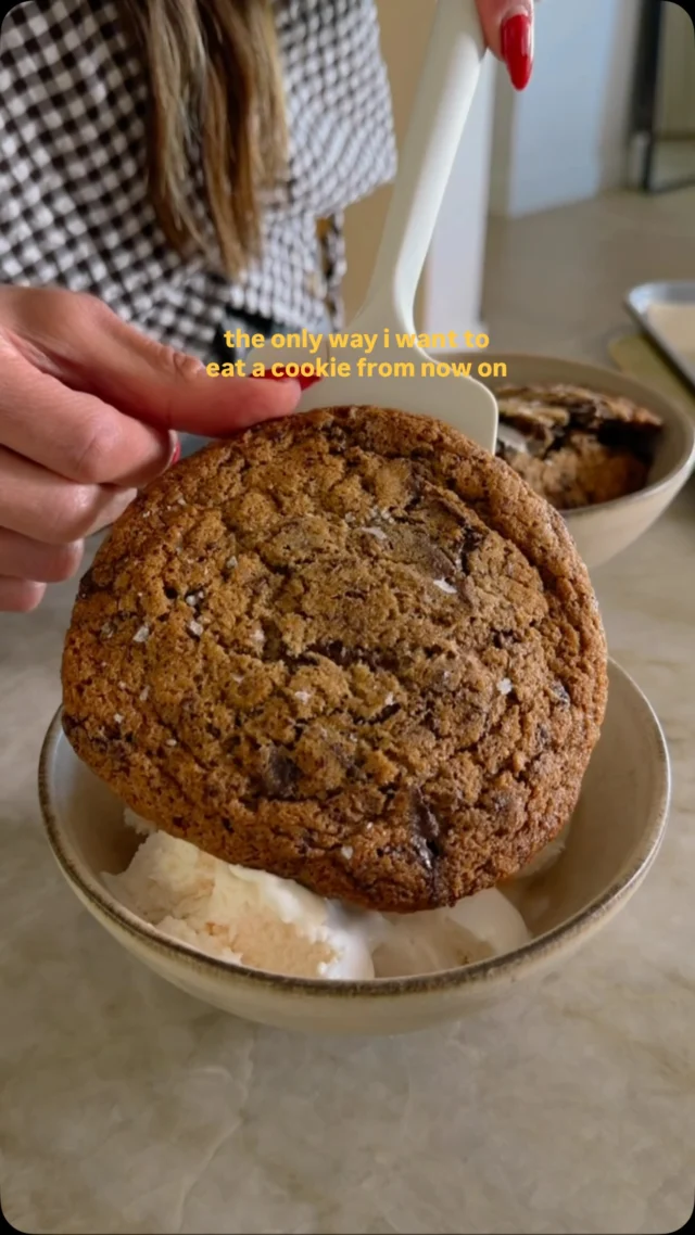 @kalejunkie the warm cookie on top of ice cream trend is the only way i want to eat a cookie from now on 😏 you can make this as healthy as you want depending on the cookie and ice cream you choose. do you. just pick a cookie recipe. make it. place a warm cookie straight from the oven on top of ice cream. then dig in!