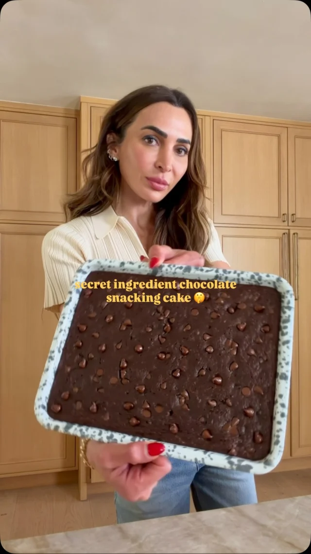 @kalejunkie SWEET POTATO CHOCOLATE SNACKING CAKE and it is a 10/10–and also happens to be gluten-free, refined sugar free (w/o the cc’s), and actually good for you! It’s light, yet fudgy, and addictive in the best possible way!⁣
⁣
If you love recipes like this, FOLLOW ME @kalejunkie so you don’t miss a single thing!⁣
⁣
1 1/2 cups mashed sweet potatoes (I do this in the microwave, see below!)⁣
3 eggs⁣
1/2 cup maple syrup⁣
1/4 cup almond butter or cashew butter⁣
2 tsp vanilla extract⁣
1/4 cup oat flour⁣
3 tb unsweetened cacao powder flour⁣
1/4 tsp kosher salt⁣
1 tsp baking soda⁣
2/3 cup dark chocolate chips 
⁣
Make your sweet potatoes. Wash and pierce the potato all over with a knife. Wrap in a damp paper towel. Microwave on high for 6 minutes, then carefully flip to the other side and microwave for another 6 minutes. Repeat until the potato is soft. Cut open to cool, the proceed with the rest of the recipe.⁣
⁣
Preheat oven to 350F. In a large bowl, mash the cooled sweet potatoes well. Add in the eggs, maple syrup, nut butter, and vanilla. Whisk well. ⁣Add in the oat flour, cacao, salt and baking soda, stirring until combined. Fold in most of the chocolate chips, reserving some for the topping. Pour the batter into a greased quarter sheet pan or 8x8 baking dish. You can also line with parchment paper if desired. Add remaining chocolate chips to the top. If using sheet pan, bake for 28-30 minutes. If using 8x8 baking dish, bake for 30-33 minutes. A toothpick should come out clean, but you want these to be slightly underdone so pull them out of the oven. Slice or scoop from the pan and enjoy!