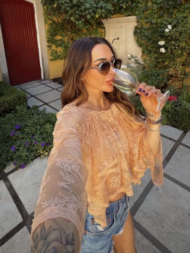 sry, i can’t just be posting recipes all the time, i have other interests too 😏 swipe 👉🏼👉🏼

like weightlifting and drinking wine. the two can coexist just fyi🍷 

and visiting local wineries bc this is why i pay the big bucks to live in the bay area📍 @jordanwinery 

anyway, one thing about me is that when i find a bathroom with good lighting there will be selfies. life is short, do you

this is one way to get to my heart 🖤 

and sending me home with all the wine behind me would be another way 

should have brought a book 

and should have eaten a fat steak and potatoes before showing up to happy hour starving

are you okay? no, but i am fun

tried my best to like deviled eggs 

shooting my shot 

me when you tell me my recipe didn’t work but you changed every ingredient 

soft launch?

ok bye this was fun, come again soon!