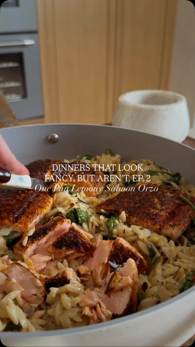 @kalejunkie ONE PAN LEMONY SALMON ORZO for Ep. 2 of Dinners That Look Fancy, But Aren’t ✨ This meal contains >45g protein per serving, uses only one pan, and it’s done in under 25 minutes (yes I said 20 in the voiceover, I recorded at 5am and I was tired ha). This meal is so flavorful and delicious and I cannot wait for you to try it! 😍⁣
⁣
Be sure to FOLLOW me @kalejunkie for more easy, delicious meals just like this. ⁣
⁣
Makes 4 servings⁣
1 1/2 lbs salmon, cut into 4 pieces 4 skinless salmon fillets⁣
1 tsp kosher salt⁣
1/2 tsp ground black pepper ⁣
1 tsp paprika⁣
1 tablespoon olive oil⁣
1 yellow onion, diced⁣
3 garlic cloves, minced⁣
1 cup dry orzo pasta⁣
1 tsp dried thyme⁣
2 cups chicken broth⁣
2 large handfuls baby spinach⁣
1 lemon, juiced ⁣
1/2 cup freshly grated parmesan cheese⁣
red pepper flakes, for serving⁣
⁣
Pat the salmon dry and season both sides with the salt, pepper, and paprika. Heat the olive oil in a large skillet over medium heat, then add a square of parchment paper and turn to coat both sides. Place the salmon on the parchment and cook for 4 minutes, then flip and cook for 4  minutes more, depending on your desired doneness. Transfer the salmon to a plate and discard the parchment. Add the onion to the same skillet and sauté for 2 minutes, until beginning to soften. Add the garlic, orzo, and thyme, stirring to lightly toast the orzo. Add the broth and lemon juice and bring to a gentle boil. Reduce the heat to low and cook for about 8 minutes, or until the orzo is al dente and most of the liquid has been absorbed. Stir in the Parmesan and spinach until the spinach wilts, then return the salmon to the skillet and serve.