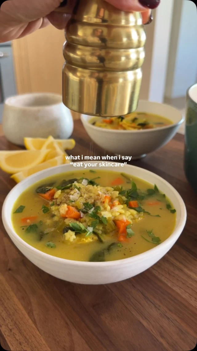 @kalejunkie NEW! Ginger-Turmeric & Lemon Chicken Soup 🍋 This is one of those recipes that feels like you’re taking care of yourself from the inside out. It’s cozy, packed with protein and vitamin C, and made with ingredients that support your body’s natural collagen production. And while it simmers, I’m taking care of my skin from the outside too. I’ve noticed more skin laxity from aging and hormonal changes, so I’ve been using @muradskincare Retinal Resculpt Body Treatment consistently and I am truly obsessed. My skin looks visibly firmer, tighter and smoother, and it’s become such an easy part of my routine—it’s luxurious too! Remember, skin health isn’t just about the products you use or the food you eat. It’s always a combination of both 😉. #muradpartner

And PLEASE make this soup because it is so good👇

Makes 6 to 8 servings 
2 tablespoons olive oil
1 yellow onion, diced
3 garlic cloves, minced
2 tablespoons fresh ginger, grated
2 teaspoons ground turmeric
3 carrots, sliced
3 celery stalks, sliced
6 cups chicken bone broth (or chicken broth)
1.5 pounds boneless, skinless chicken thighs
1 teaspoon kosher salt
1 teaspoon ground black pepper
1 cup dry small pasta of choice (pastina, orzo, etc)
3 cups fresh baby spinach
2 lemons, juiced
1/4 cup parsley, chopped

Heat the olive oil in a large pot over medium heat. Add the onion and cook until softened, about 4 minutes. Add the garlic and ginger, and cook 1 minute until fragrant, then stir in the turmeric. Add in the carrots, celery, and bone broth. Then add the chicken, salt, and pepper. Bring to a boil. Once boiling, reduce heat to low, cover, and simmer until the chicken is cooked through, about 25 minutes. Remove the cover and using two forks, shred the chicken. Set aside. Last, cook the pasta: Add the dry pasta directly to the simmering broth. Cook until tender, about 8-10 minutes. Stir the shredded chicken back into the pot. Add the baby spinach and stir until just wilted. Remove from heat and stir in the lemon juice. To serve, ladle into bowls. Top with fresh parsley and a drizzle of olive oil.