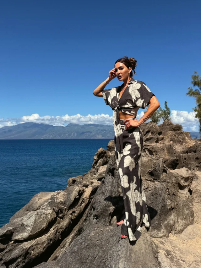 Vacation hits different when you leave the kids at home 🤭 Somewhere along the way, I started confusing being busy with being successful, and forgot how to just relax. Lately I’ve been feeling a little burned out creatively, so a few days in Maui doing nothing was exactly what I needed. Turns out the best ideas come when you stop pushing so hard all the time. And judging by what’s going on in my head right now, holiday recipe season is looking GOOD.📍@resortatkapaluabay

👉🏼 Comment LINKS for everything I wore!