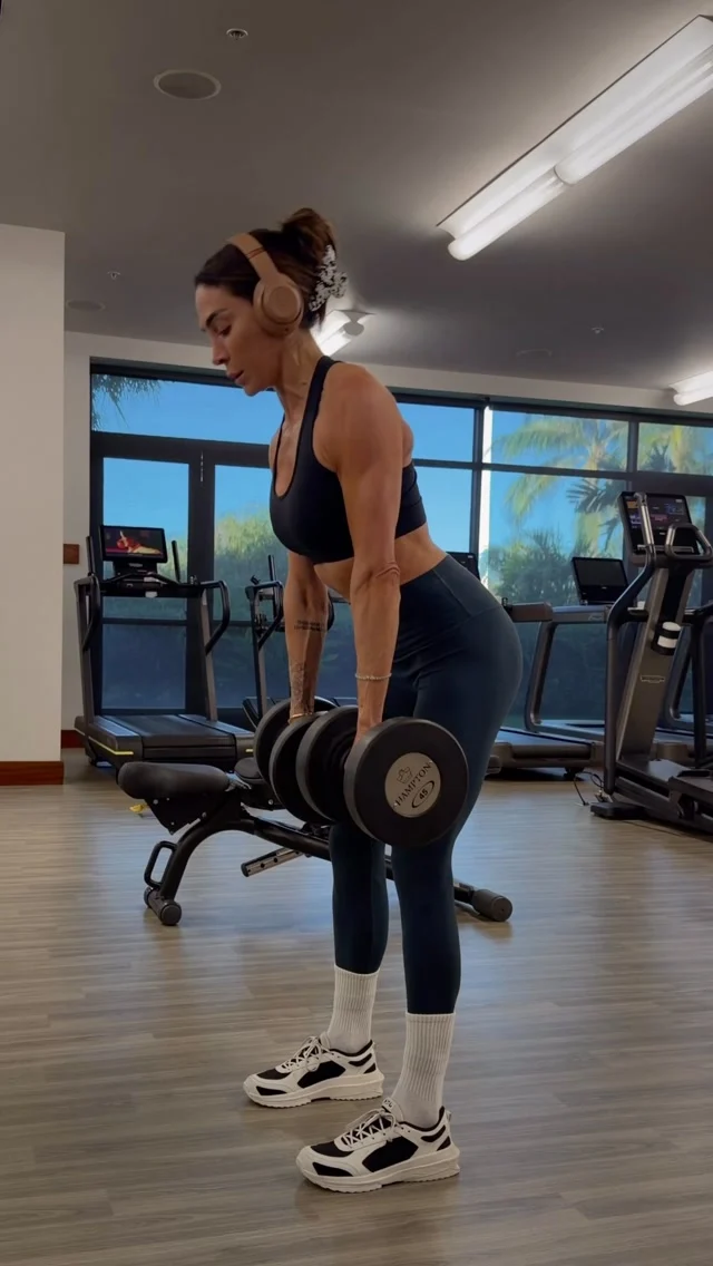 @kalejunkie Lower body workout, dumbbells only 💪 I know I usually share food and recipes around here, but one of the things I get asked about most is my workout routine. So here’s one of my favorite lower body workouts from my trainer @laura.greenee that I can do anywhere, even on vacation. No fancy equipment, no machines. Just a set of dumbbells and some good music to get me through it (because that part is non-negotiable).

Save this one for your next leg day and comment LINK for outfit details!

3 sets of 15 reps:
* Dumbbell deadlifts
* Dumbbell sumo squats

3 sets of 15 reps:
* Staggered stance deadlifts
* Dumbbell plank pull-throughs (30 total, 15 per side)

3 sets of 15 reps:
* Curtsy lunges (30 total, 15 per side)
* Leg raises (on an incline bench if available, not filmed)