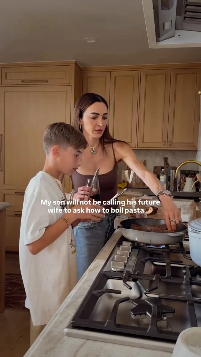 Raising a boy who knows his way around the kitchen 🙌🏼 Being a mom to an almost teenage boy is challenging. Like really challenging. Gavyn is for sure my mirror and pushes me in ways I didn’t know I could be pushed. We often struggle to find ways to connect and bond, but I always know the one thing that works is being together in the kitchen. Creating. Making. Focusing. And being silly. Pretty sure his future wife will thank me one day 👏 #motherhood